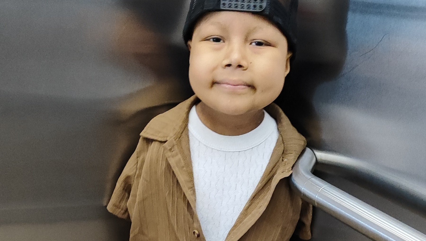 Ayuda a Ángel a vencer la leucemia y a tener por fin sus manitas