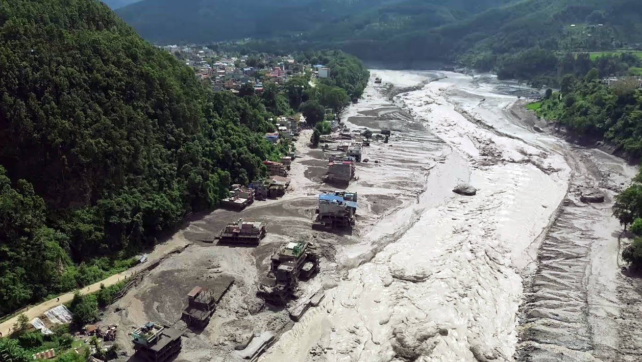 Nepal floods: emergency relief for families and children — photo 6